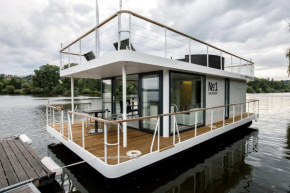 VIPliving Houseboat